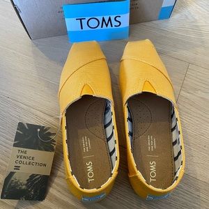 Brand new Toms women’s yellow Venice Collection